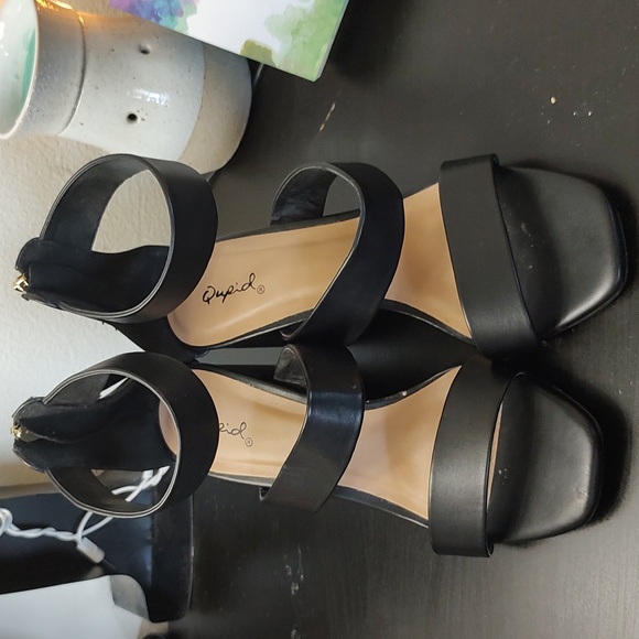 Qupid Dorcus triple band wooden chunky high heel - Picture 2 of 5